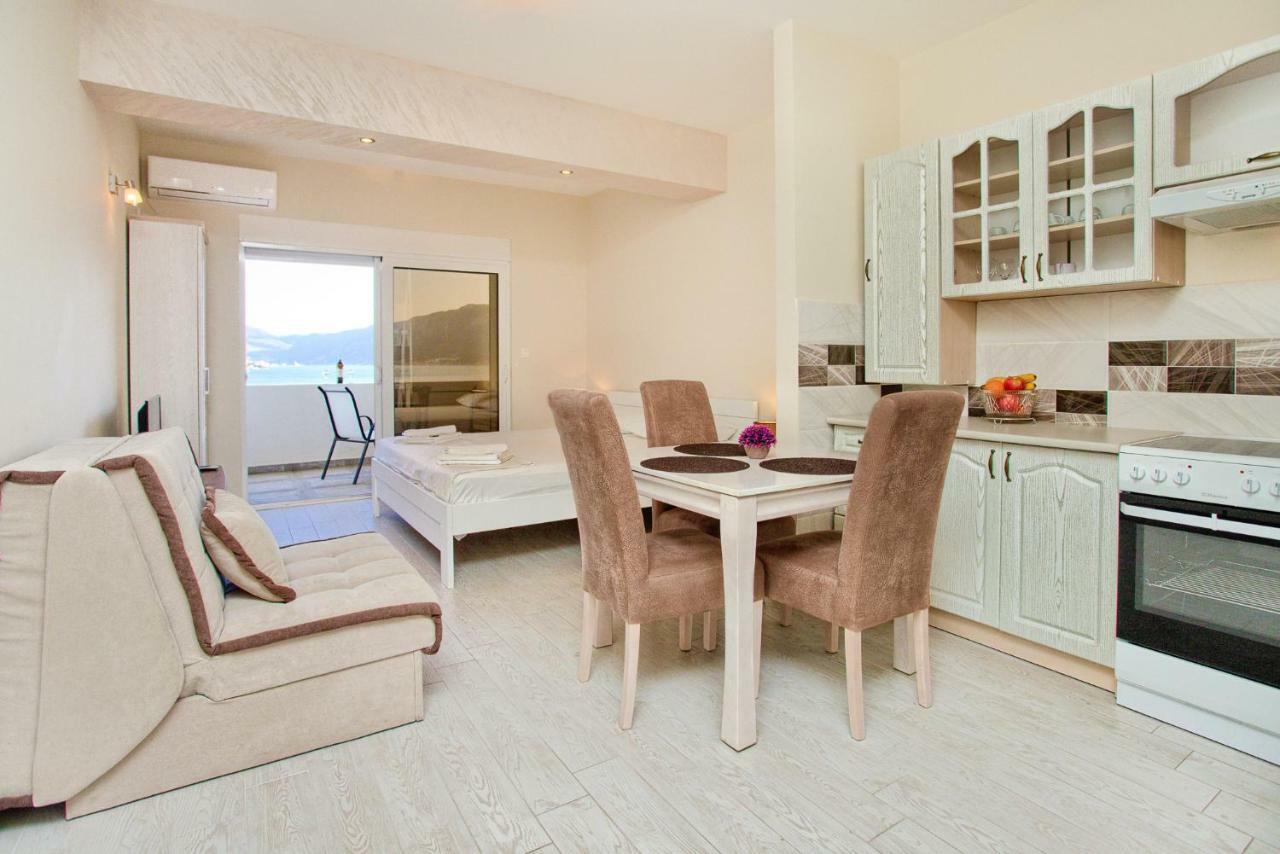 Sea Star Luxury Apartment Kotor Bagian luar foto